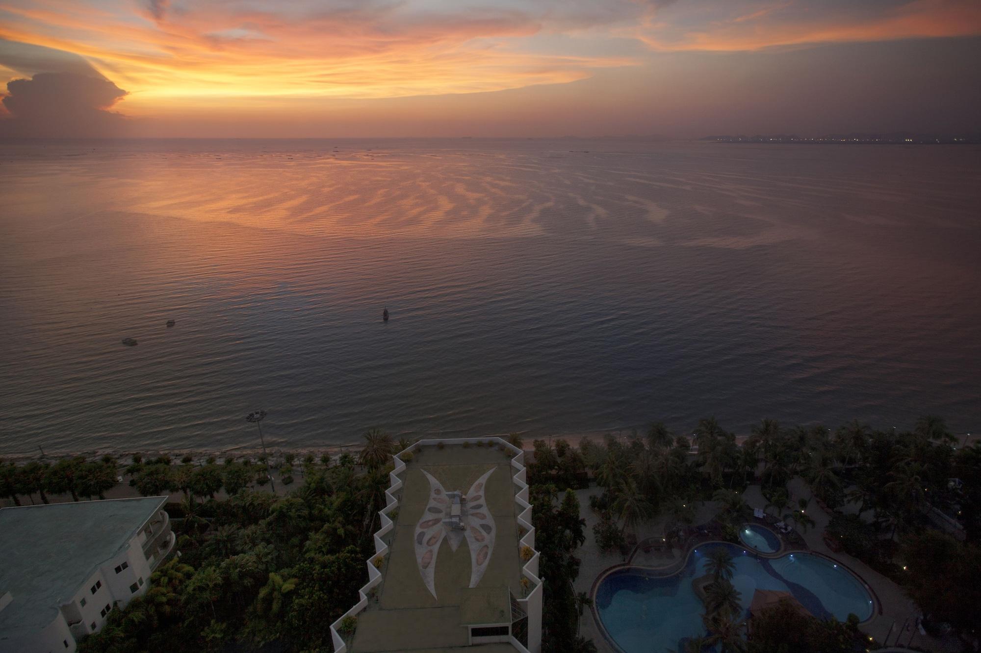 كولتشان باتايا بيتش ريزورت المظهر الخارجي الصورة Sunset at the resort