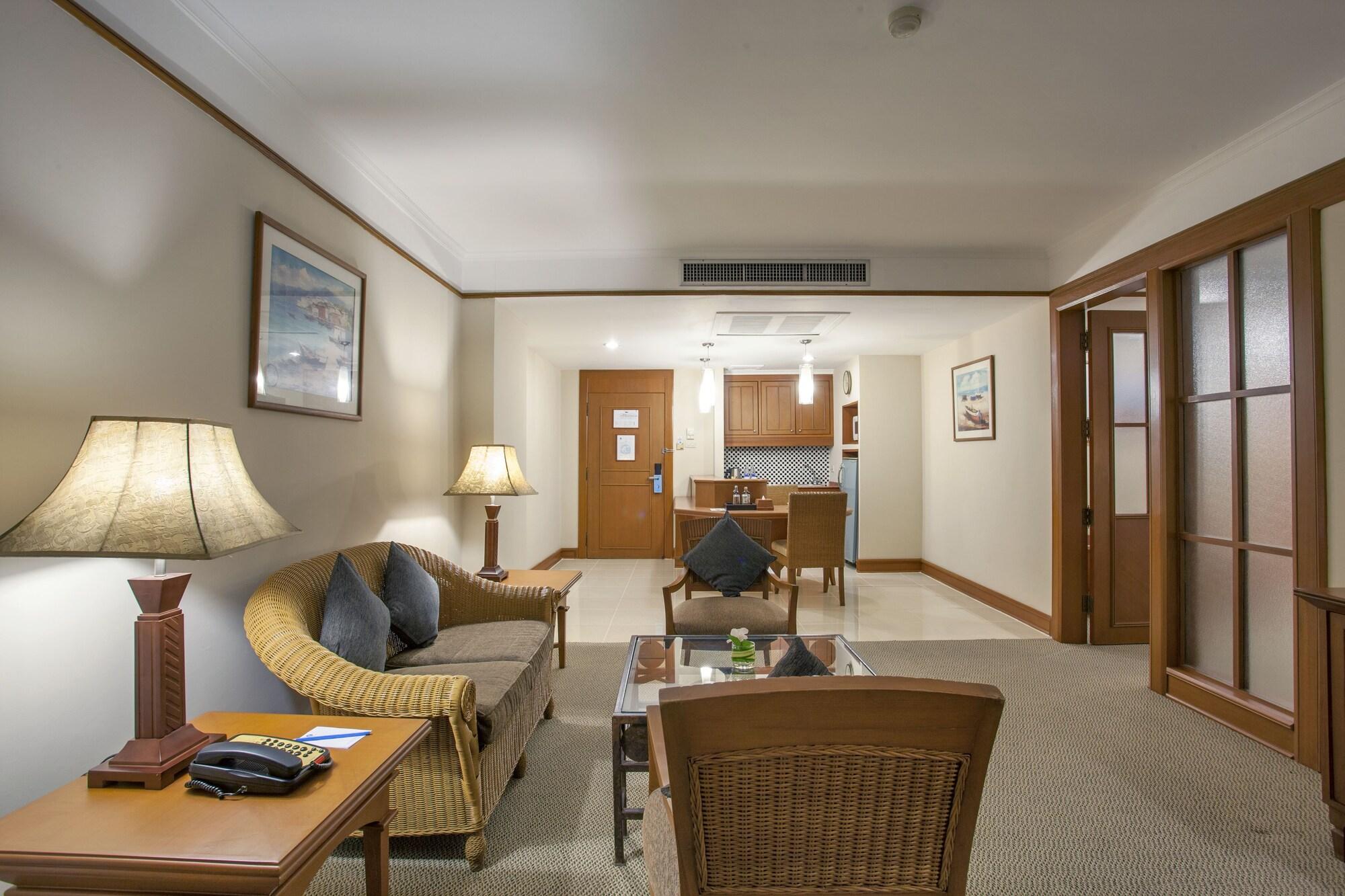 كولتشان باتايا بيتش ريزورت المظهر الخارجي الصورة A typical suite at the Royal Garden Villas
