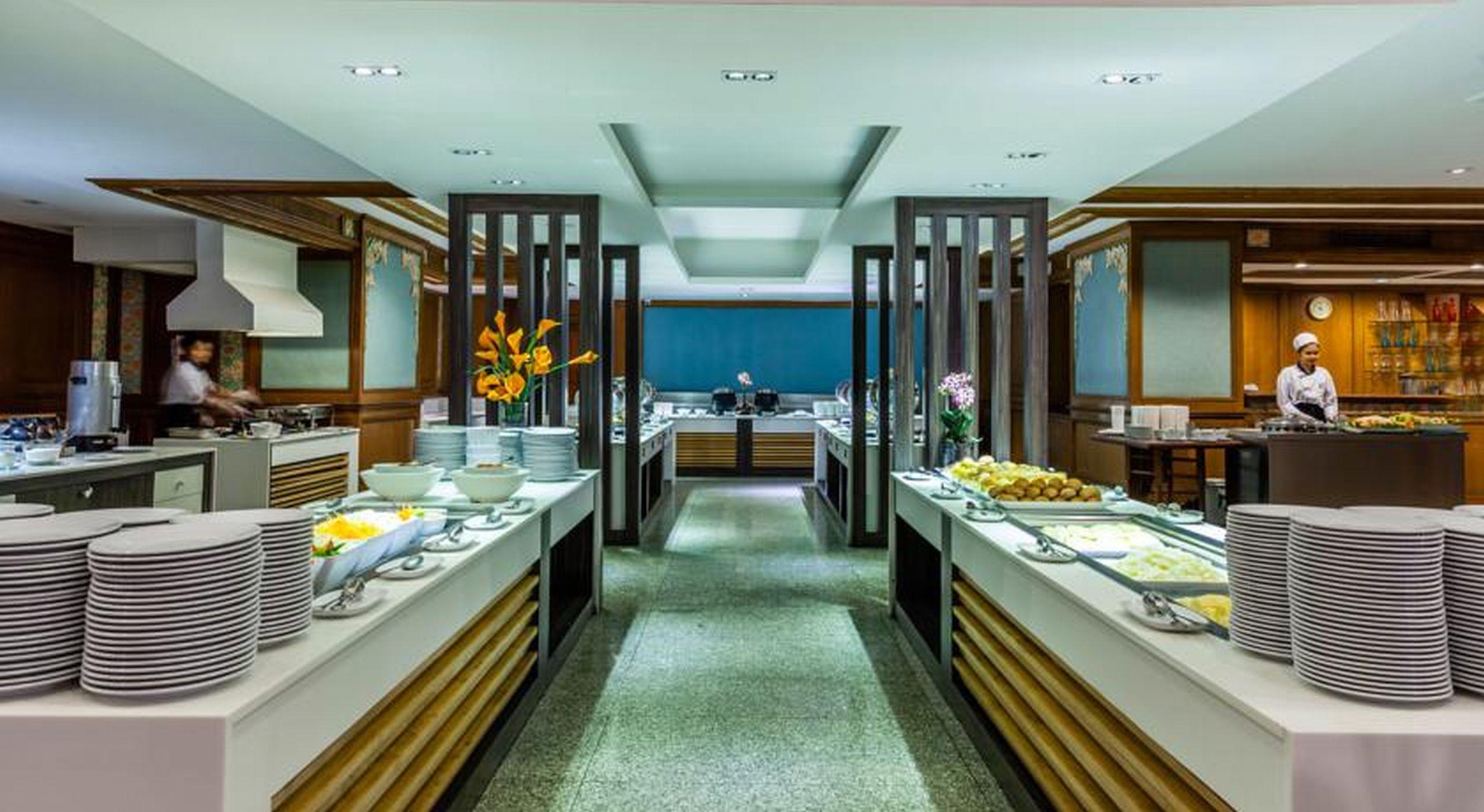 كولتشان باتايا بيتش ريزورت المظهر الخارجي الصورة The buffet at the lounge