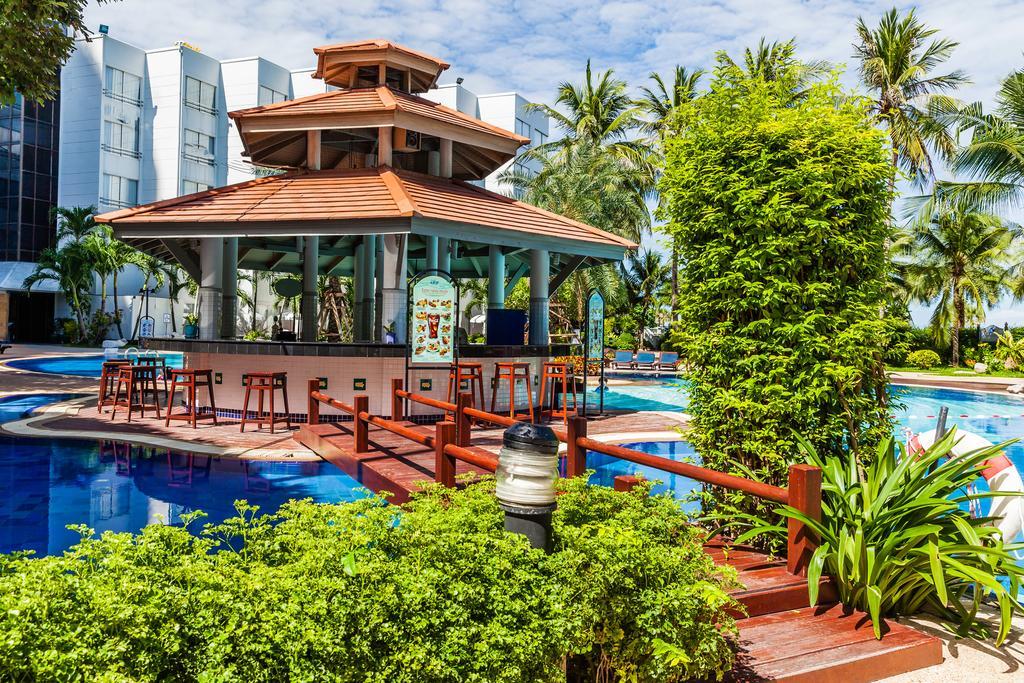 كولتشان باتايا بيتش ريزورت المظهر الخارجي الصورة The swimming pool at the Royal Paradise Hotel & Spa