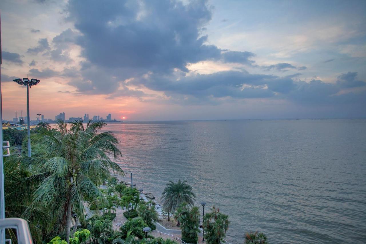 كولتشان باتايا بيتش ريزورت المظهر الخارجي الصورة Sunset at the Bay of Bengal, Marina Beach, Chennai